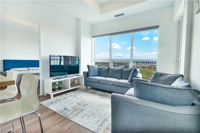 Additional image 2 of 405 Dundas St