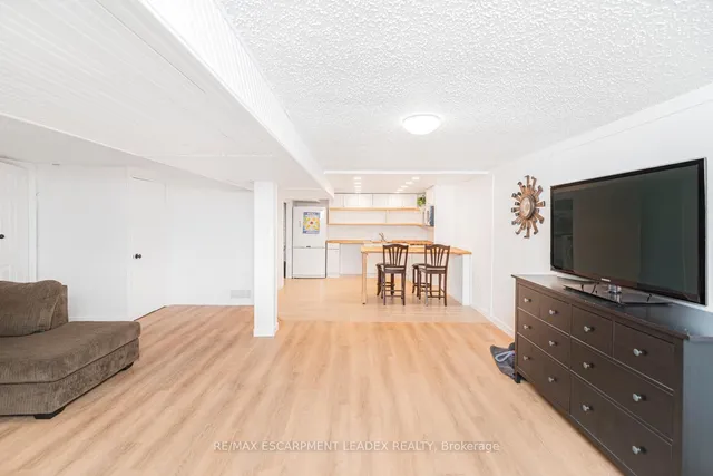 Additional image 42 of 109 HIGHLAND Rd