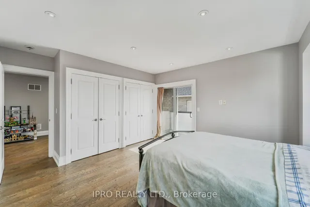 Additional image 27 of 55 Yorkdale Cres