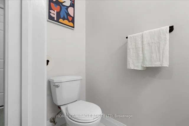 Additional image 14 of 102 Northmanor Cres