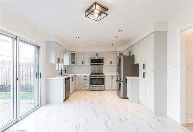 Additional image 26 of 67 Bridgeport Cres