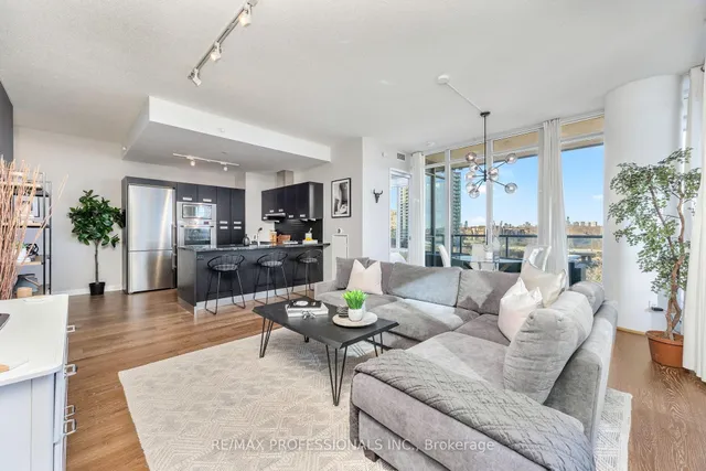 88 Park Lawn Rd Unit 911