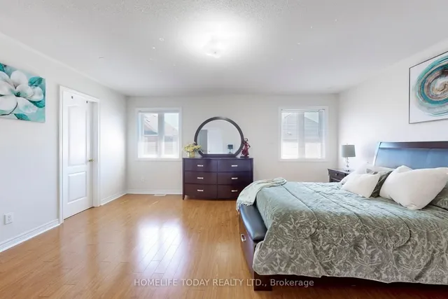 Additional image 29 of 40 Oblate Cres