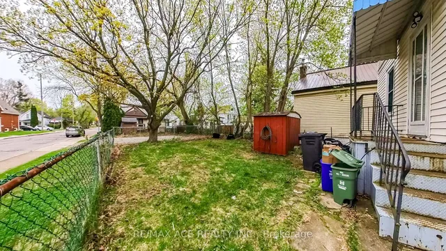 Additional image 35 of 114 Royal Ave