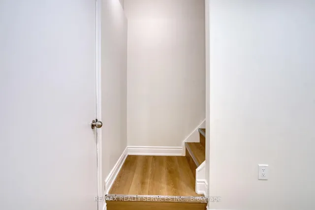 Additional image 30 of 8 Luminous Crt