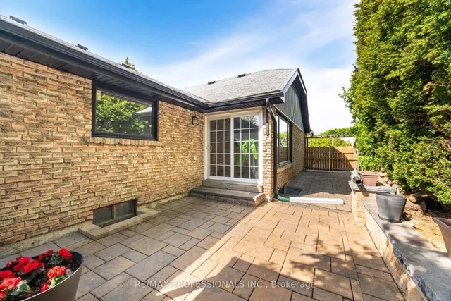 Additional image 36 of 52 Lorraine Cres