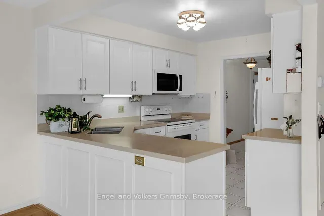 Additional image 9 of 3050 Pinemeadow Dr Unit 16