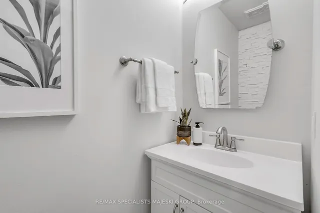 Additional image 23 of 2377 Cotswold Cres