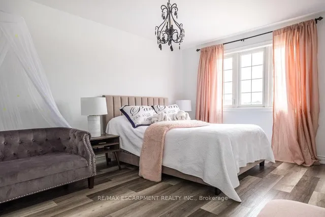 Additional image 32 of 135 ARROWHEAD Dr