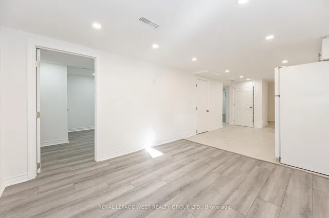 Additional image 27 of 905 Islington Ave