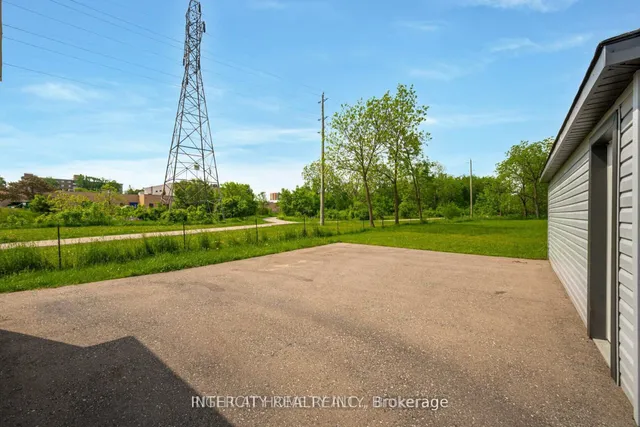 Additional image 33 of 231 Lawrence Ave