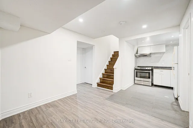 Additional image 18 of 102 Mossbrook Cres