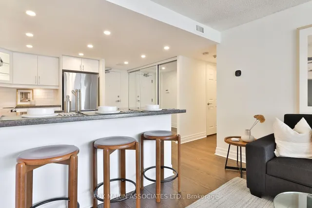 Additional image 10 of 701 King St Unit 1013