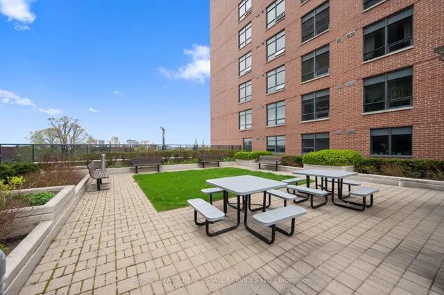 Additional image 40 of 61 Heintzman St Unit 812