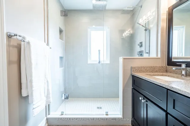 Additional image 23 of 27 Gladiola Dr