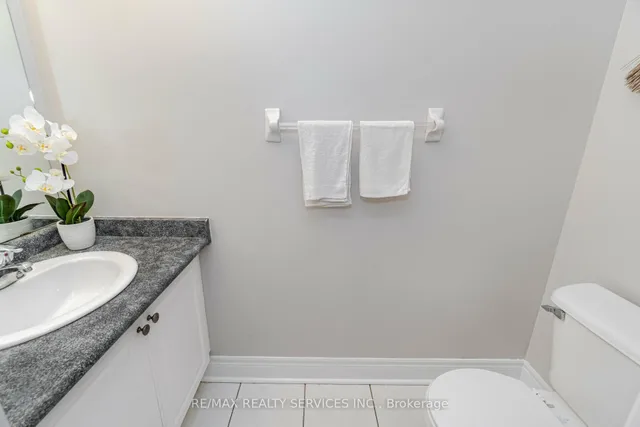 Additional image 21 of 32 Radial St