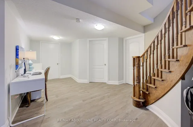 Additional image 28 of 1521 Craigleith Rd