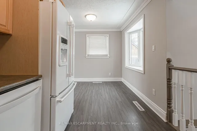 Additional image 14 of 18 MILES St