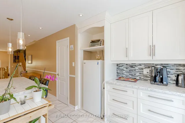 Additional image 19 of 243 Cresthaven Rd