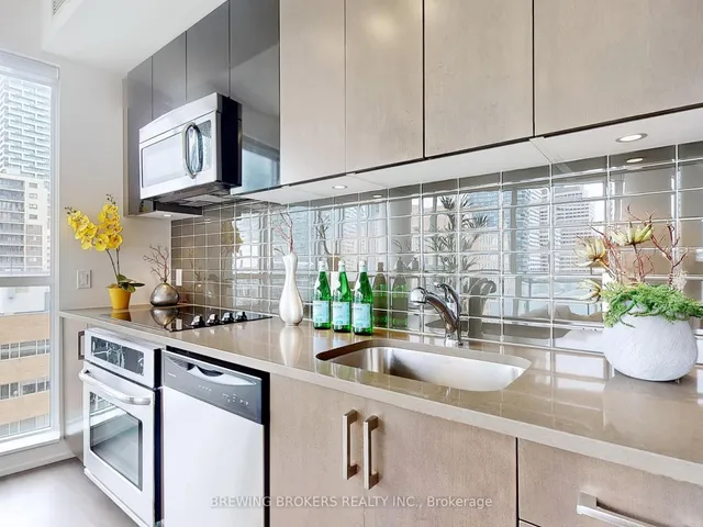 Additional image 10 of 89 Dunfield Ave Unit 902