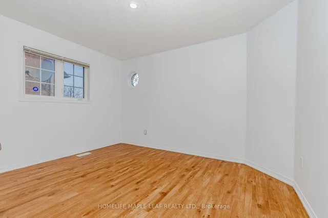 Additional image 24 of 72 Dunvegan Cres