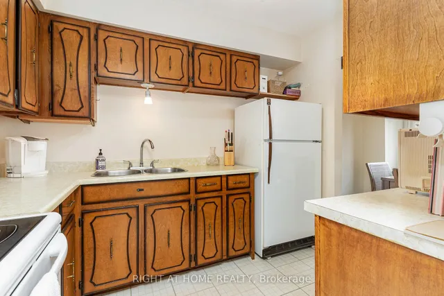 Additional image 10 of 74 Upper Canada Dr Unit 1