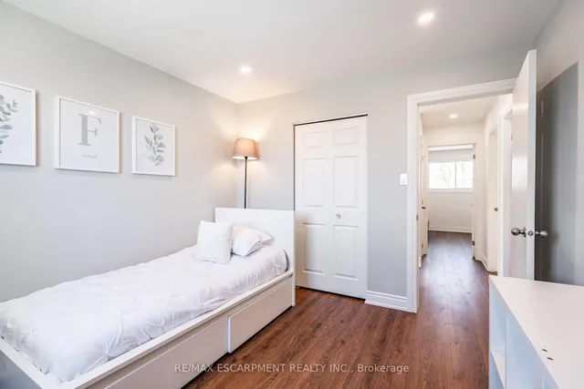 Additional image 31 of 2399 MALCOLM Cres