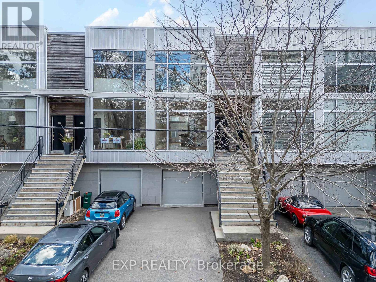 806 HIGH STREET|Ottawa, Ontario K2B6C4