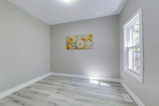 Additional image 12 of 176 Garside Ave