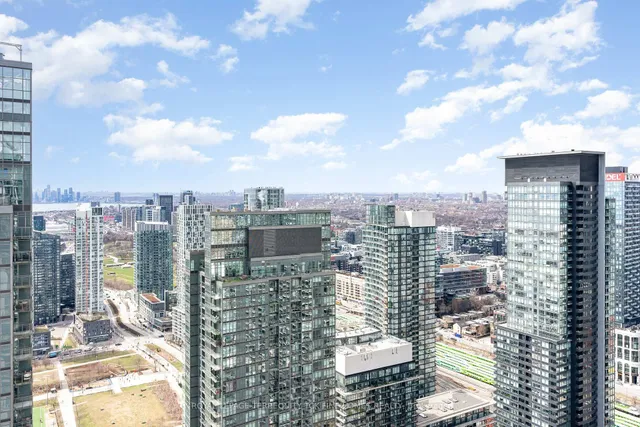 Additional image 29 of 35 Mariner Terr Unit 5303