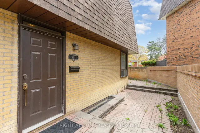 Additional image 2 of 74 Upper Canada Dr Unit 1