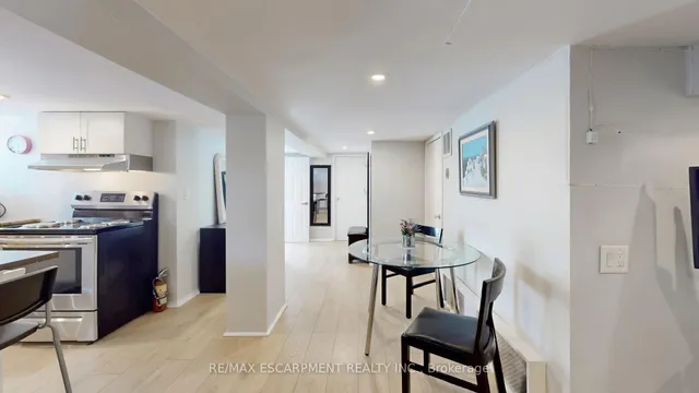 Additional image 24 of 527 Victoria Park Ave