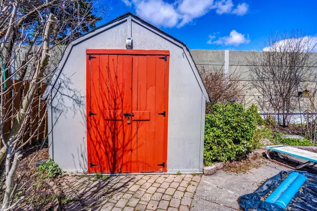 Additional image 30 of 48 Lawndale Cres