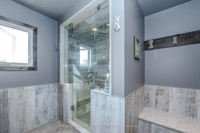 Additional image 33 of 14 Royce Ave