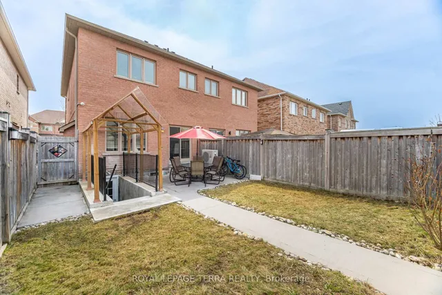 Additional image 50 of 15 Versailles Cres