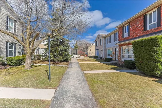 Additional image 4 of 5475 Lakeshore Rd Unit 54