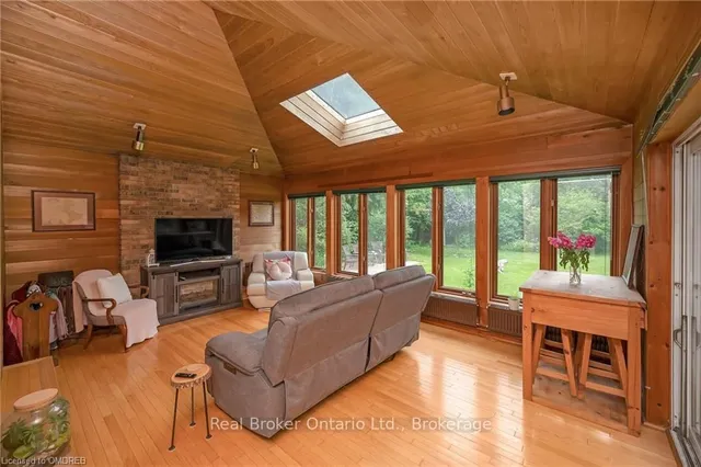 Additional image 13 of 2317 Lakeshore Rd