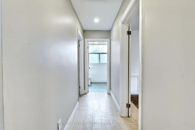 Additional image 23 of 131 Alpine Ave