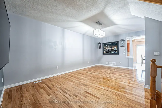 Additional image 7 of 32 Crystalview Cres