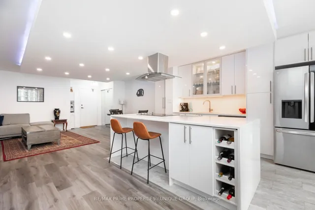 Additional image 5 of 633 Bay St Unit 903