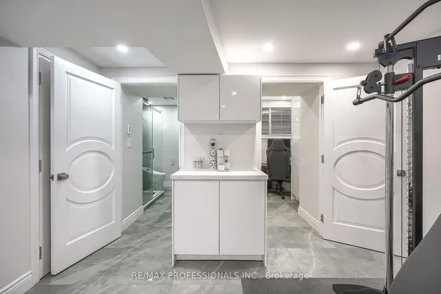 Additional image 34 of 623 Dupont St