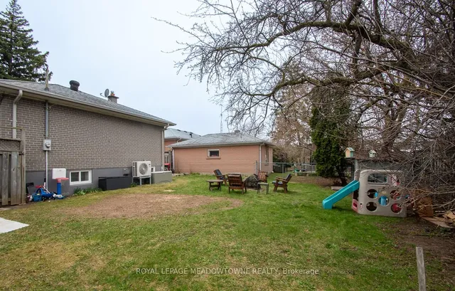 Additional image 36 of 137 Wakefield Rd
