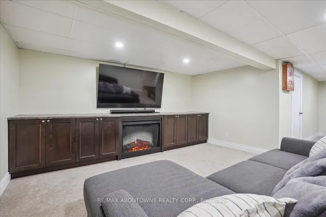 Additional image 26 of 40 Autumn Leaf Rd