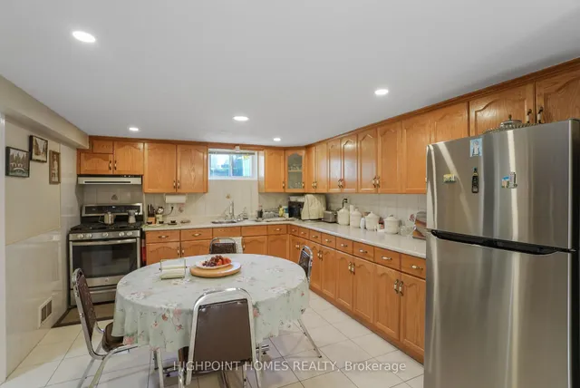 Additional image 32 of 31 Scarden Ave