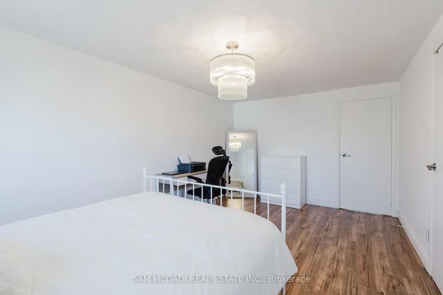 Additional image 16 of 522 Roseheath Dr