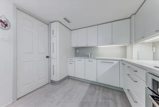 Additional image 21 of 3900 Yonge St Unit 909