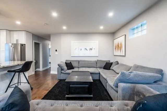 Additional image 7 of 19 East 44th St