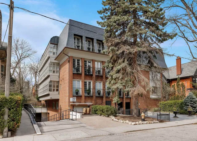 8 Hawthorn Ave Unit 205