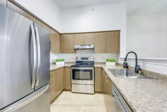 Additional image 8 of 1470 Main St Unit 411