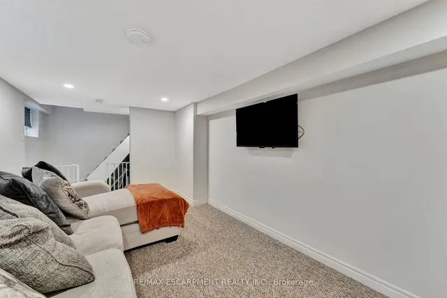 Additional image 26 of 65 Connaught Ave